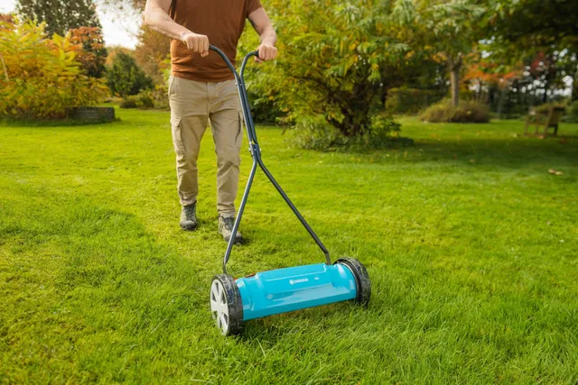 gardena-classic-spindelm-her-400-handrasenm-her-mit-40-cm-arbeitsbreite-und-ber- image 1