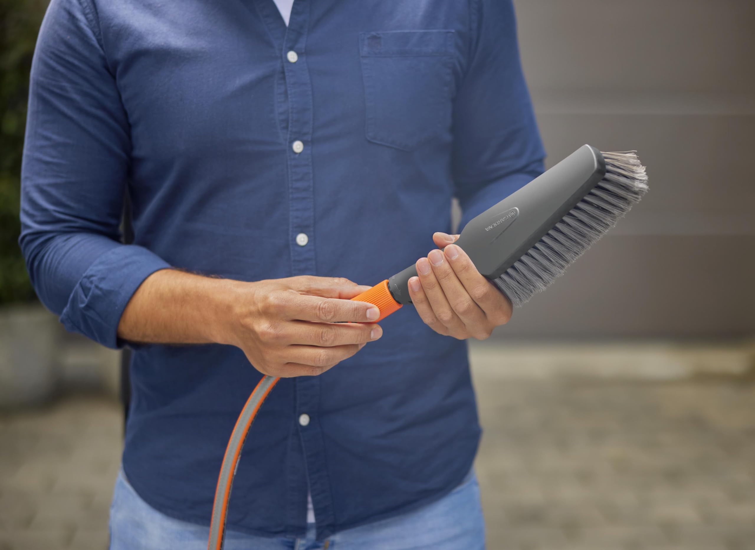 gardena-cleansystem-handb-rste-m-soft-nassreinigungsb-rste-mit-schlauchanschluss image 4