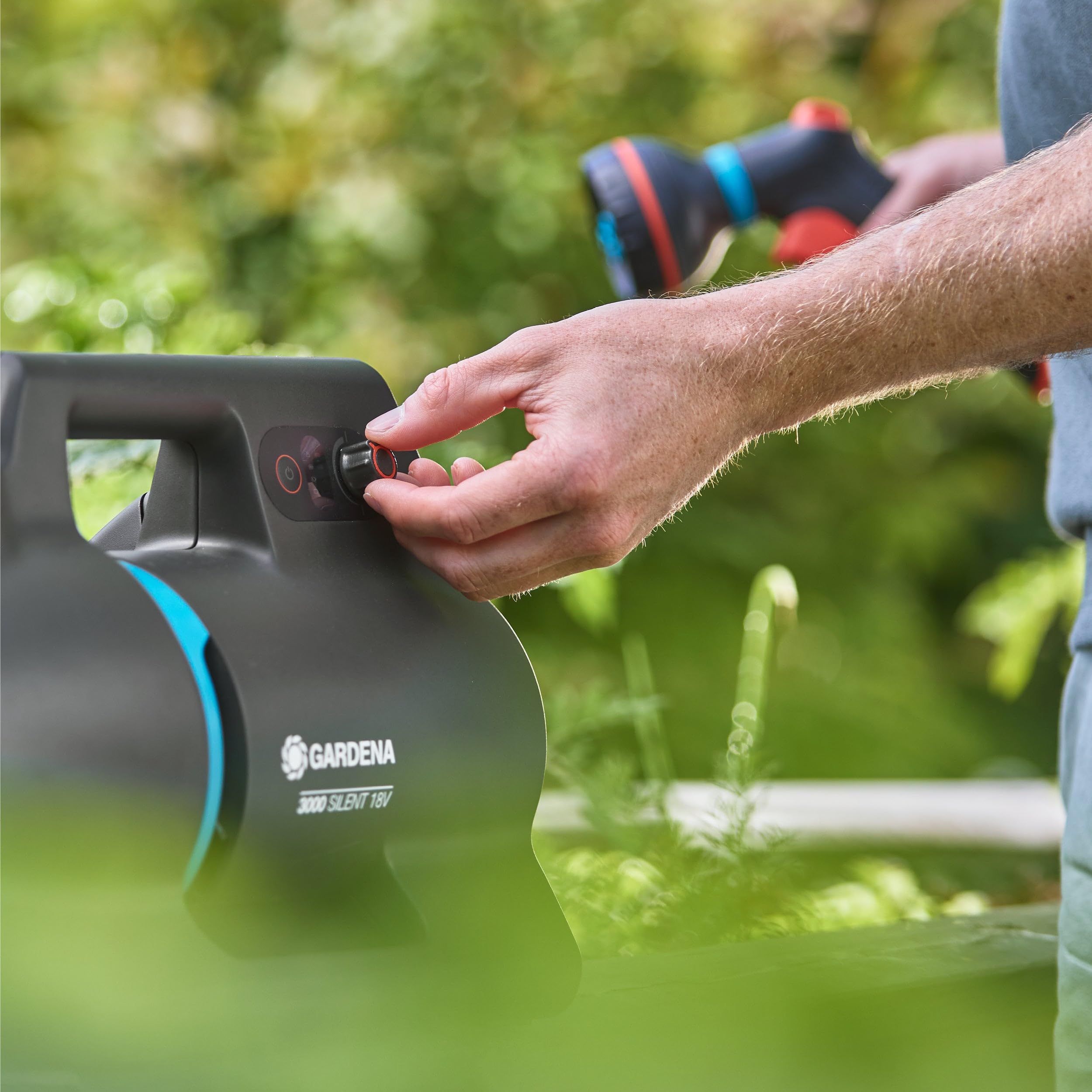 gardena-akku-gartenpumpe-3000-silent-18v-p4a-solo-14610-55-leise-kabellose-garte image 3