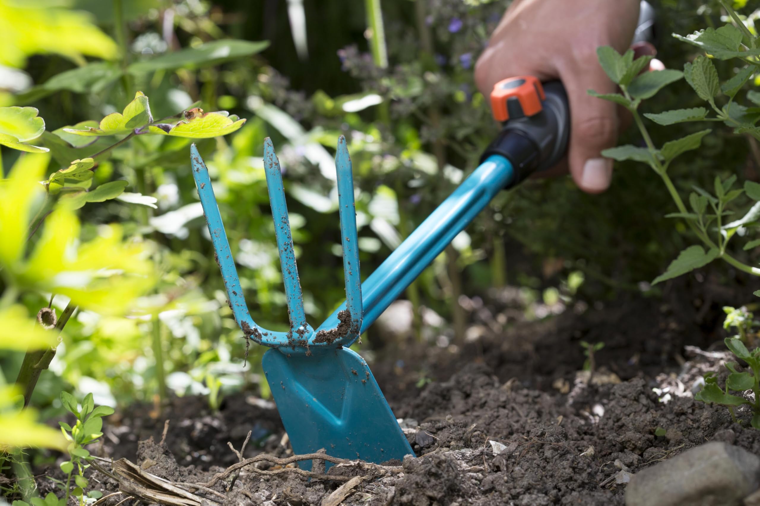 gardena-combisystem-kleinh-ckchen-8915-20-3-zinken-doppelhacke-mit-6-5-cm-arbeit image 3