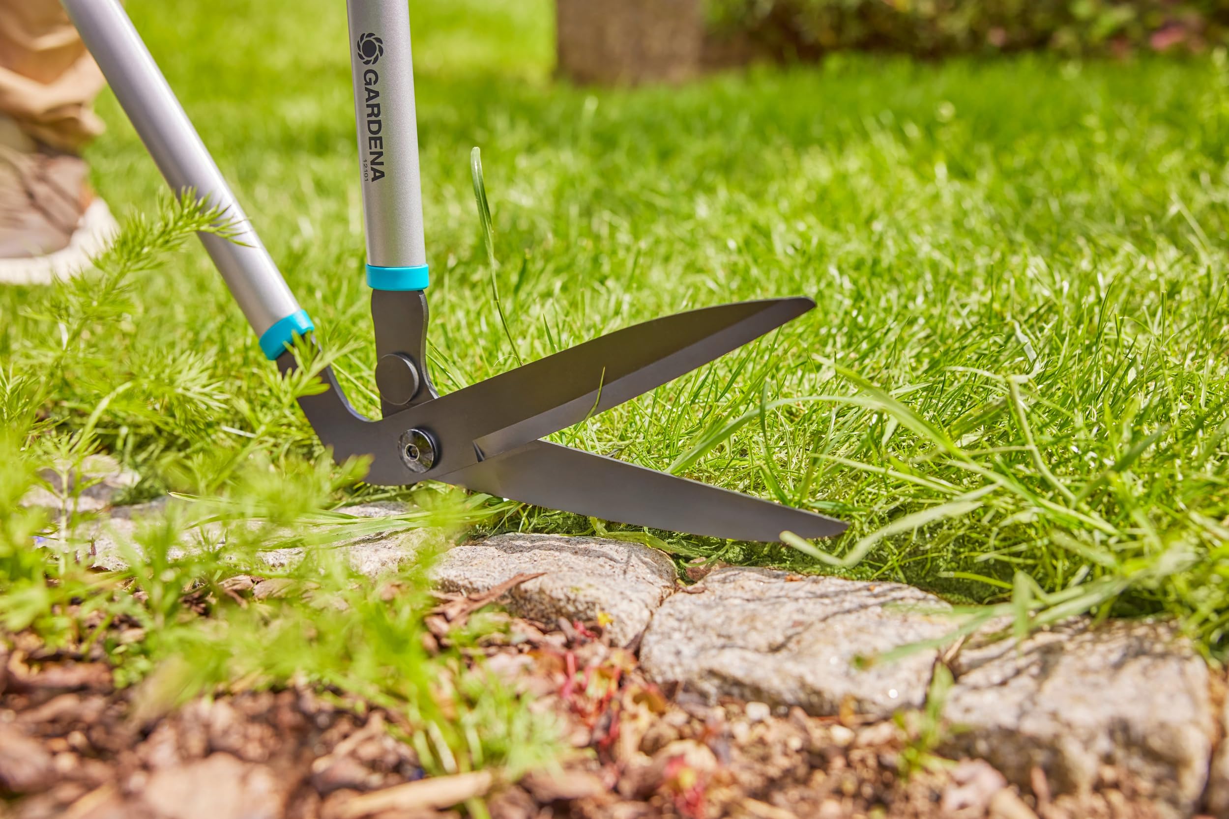 gardena-lang-grasschere-mit-zwei-handgriffen-manuelle-grasschere-zum-schneiden-v image 2